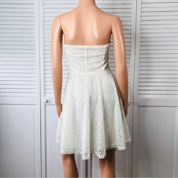 EXPRESS White Eyelet Strapless Dress Size Large - Picture 7 of 7